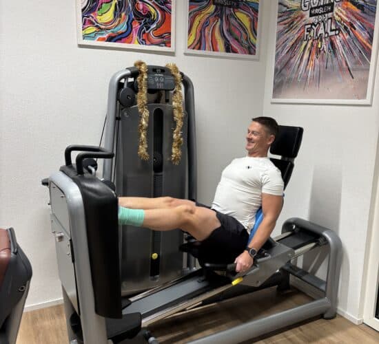 Presse à jambes pendant noël chez PHYSIONRJ à Martigny | Votre physiothérapeute à Martigny et finhaut